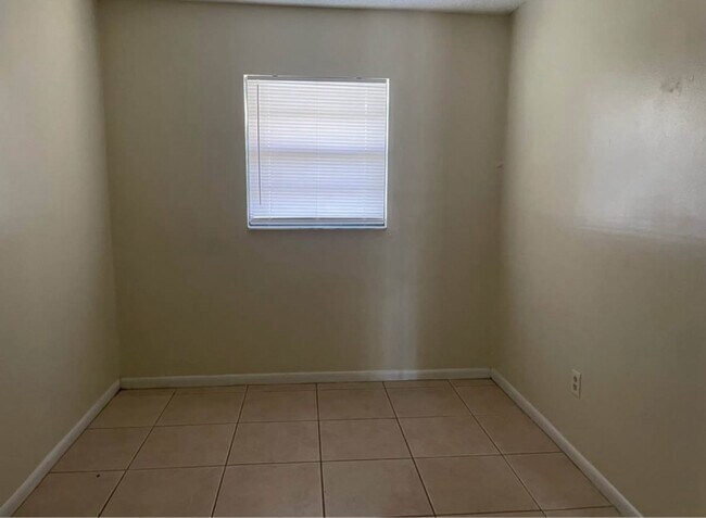 Building Photo - 1639 Barbarie Ln