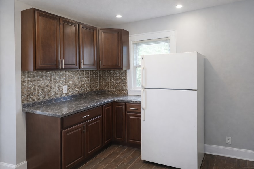 Building Photo - 809 13th Ave SE