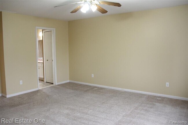 Building Photo - 40690 Bluesprings Ct