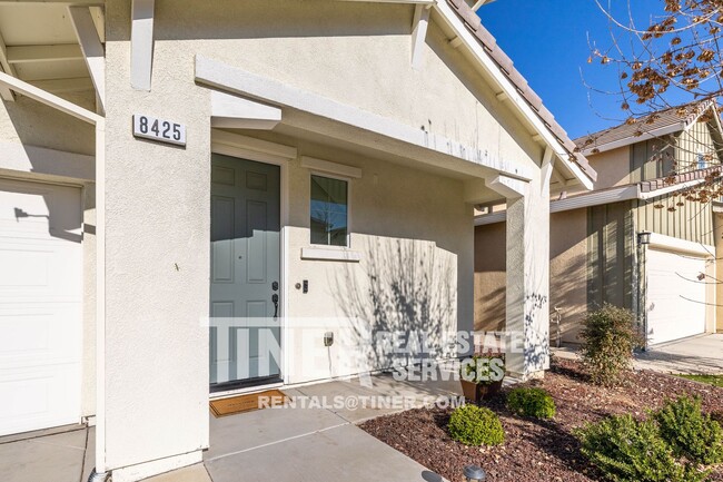 Building Photo - Upscale Elk Grove Home in Gated Community