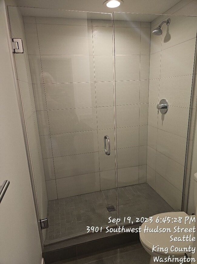 Building Photo - West Seattle townhome - 3 bedroom 3.5 bath...