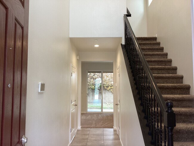 Building Photo - 6319 E Creek View Ln