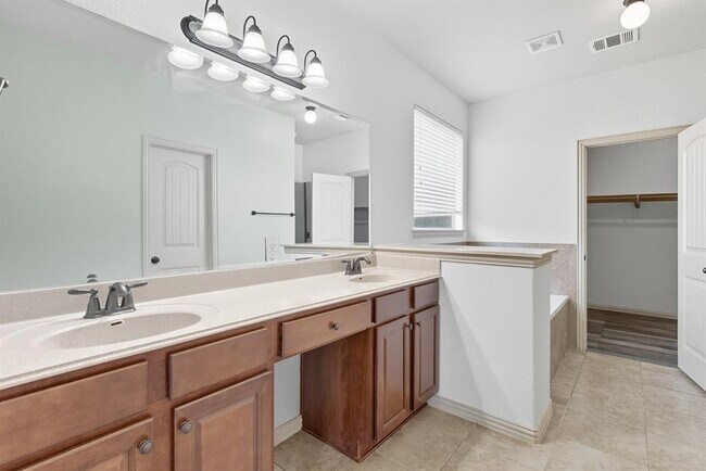 Building Photo - 2409 Pauma Valley Way