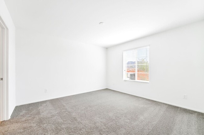 Building Photo - Modern Living in Cadence | Stylish Townhome with Open Concept & Community Amenities!