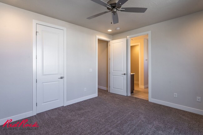 Building Photo - Hurricane Valley 3 Bedroom Townhome