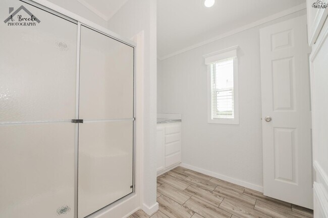 Building Photo - 106 S Pacific Ave