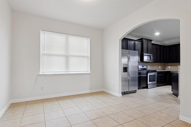 Building Photo - 1204 Twin Estates Dr