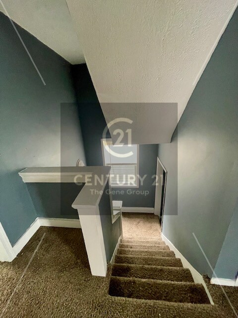 Building Photo - 2114 Wayne Ave