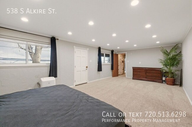 Building Photo - 538 S Alkire St