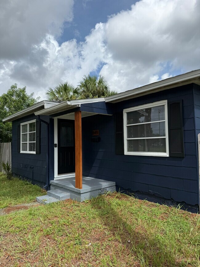 front - 849 58th Avenue Northeast