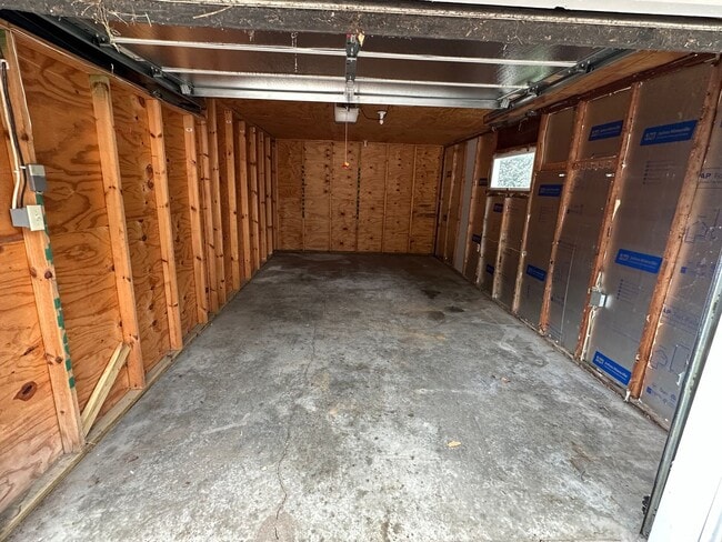 Building Photo - Duplex - 2308 S 20th St
