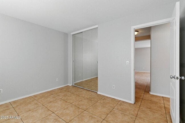 Building Photo - 11546 W Schleifer Dr