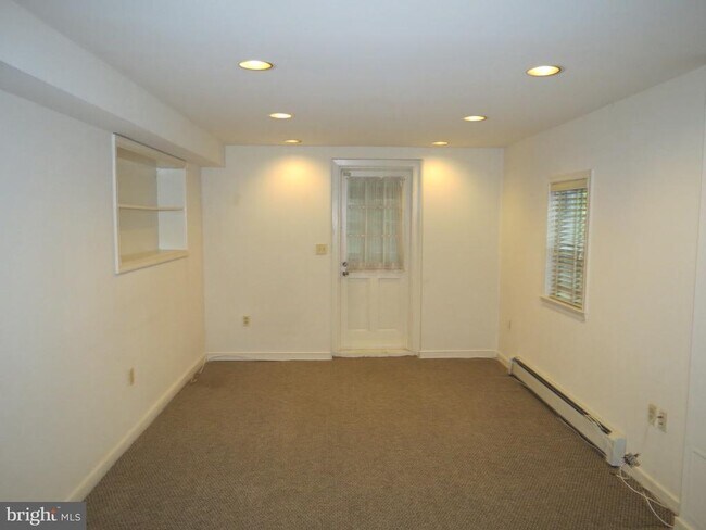 Building Photo - 2407 Seminary Rd