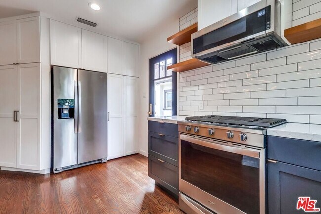Building Photo - 3725 Edenhurst Ave