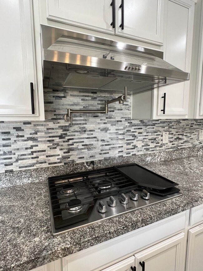 Building Photo - 2019 Build in Gated East Mark Community