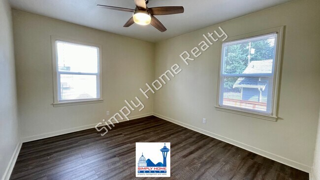 Building Photo - Cute 3 bedroom 2 bath home in Tacoma!