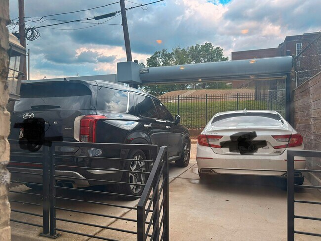 Building Photo - 158 R St NE