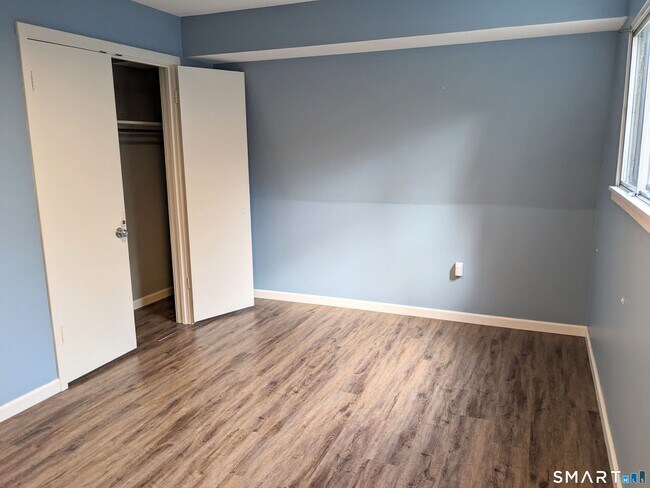 Building Photo - 44 Great Meadow Ln