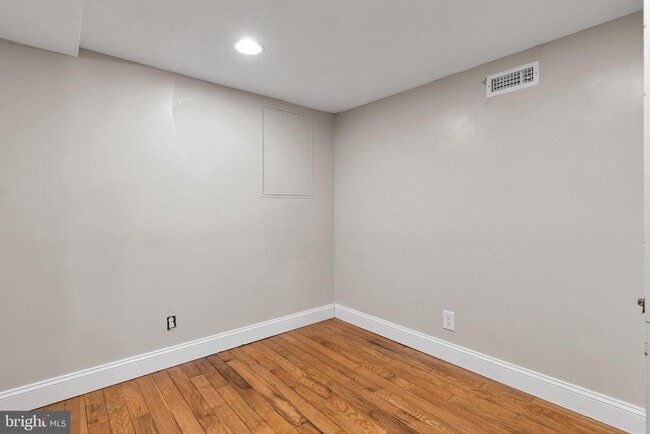 Building Photo - 3011 S Buchanan St