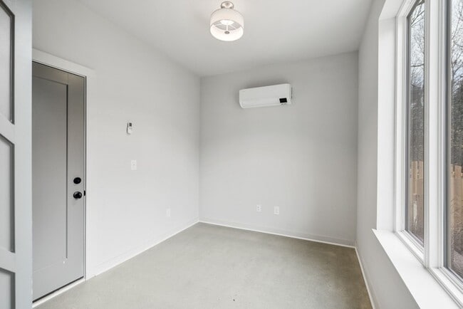 Building Photo - Stunning End Unit 2 bedroom 2 bath East Nashville Townhome with garage