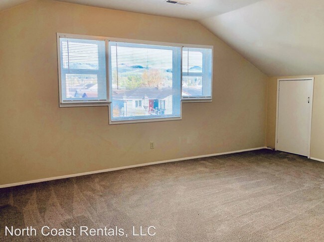 Primary Photo - 400 N Holladay Dr