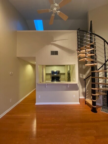 Building Photo - 230 S Cedar St