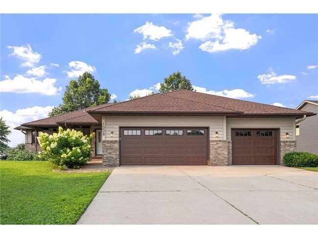 Building Photo - 1008 3rd St NE