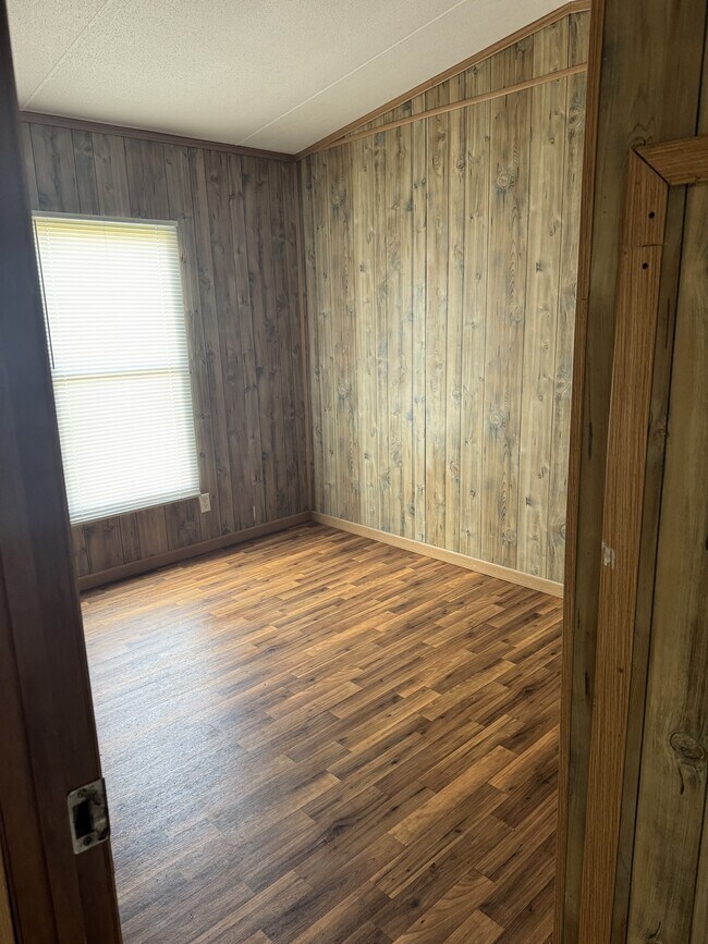 Building Photo - 104 Dax Rd