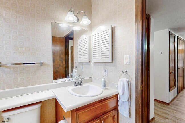 Building Photo - NE Brick Ranch 3/Bd 2/Ba 2 Cg 1782/sf