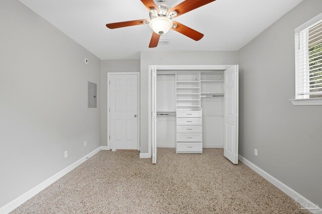 Building Photo - 302 Loruna Dr