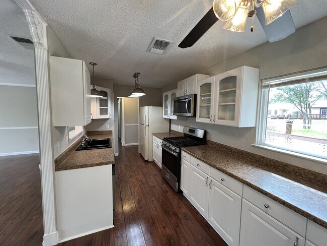 Building Photo - 116 Meadow Lark