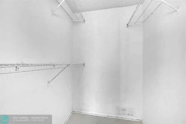 Building Photo - 3350 Pinewalk Dr N
