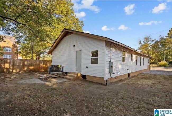 Building Photo - 1310 Steiner Ave SW