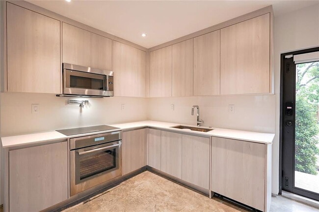 Building Photo - 1747 NW 31st St