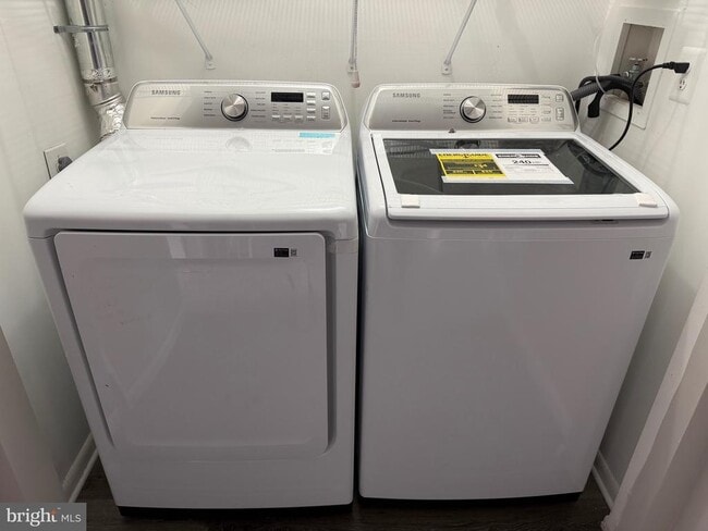 Building Photo - 120 Redwood Dr