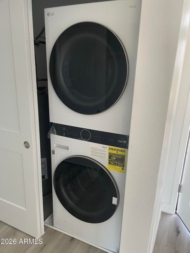 Building Photo - 1457 E Taylor St