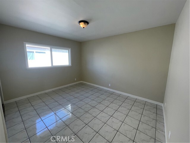 Building Photo - 1077 S Rowan Ave