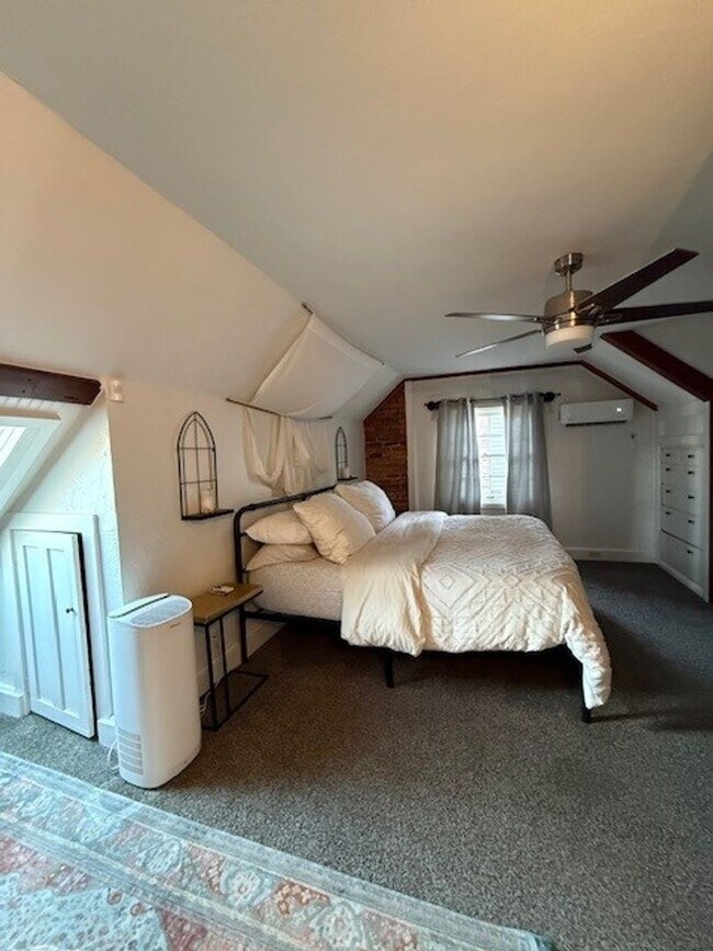 Building Photo - Beautiful 4 Bedroom Home