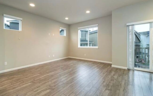 Building Photo - Wonderful home in Bethany!