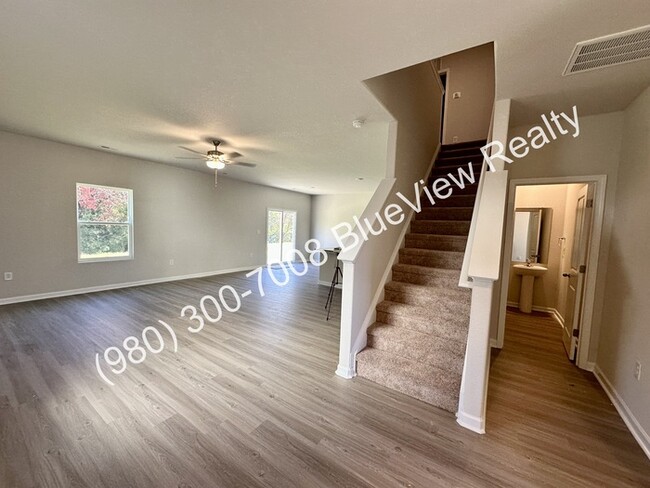 Building Photo - Brand new 3 bedroom 2.5 bathrooms 2 story ...