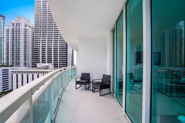 Building Photo - 951 Brickell Ave