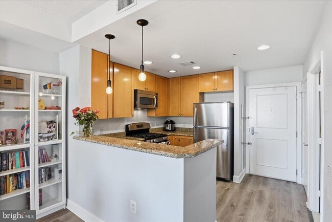 Building Photo - 3600 S Glebe Rd