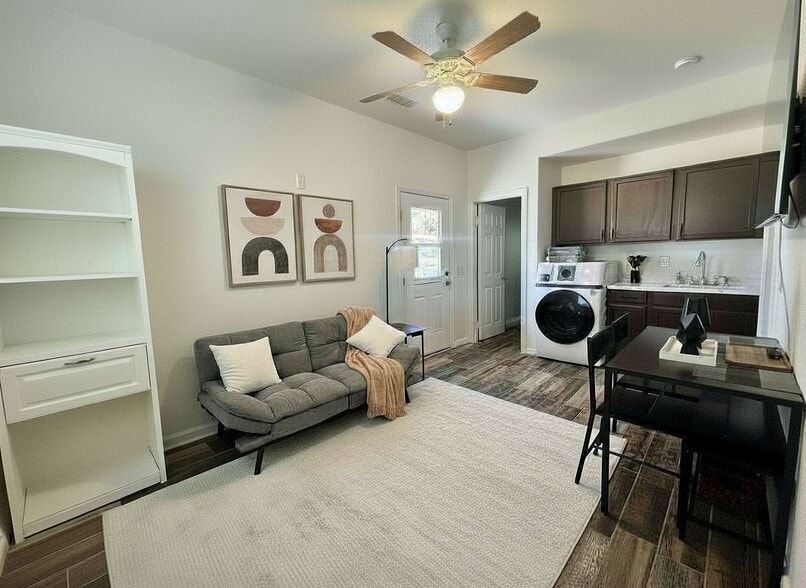 Building Photo - 3033 San Miguel Dr