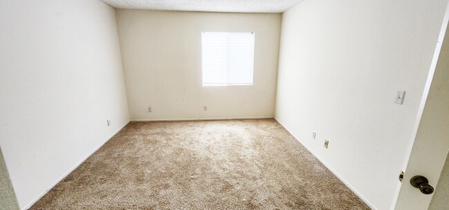 Building Photo - 18085 Sundowner Way