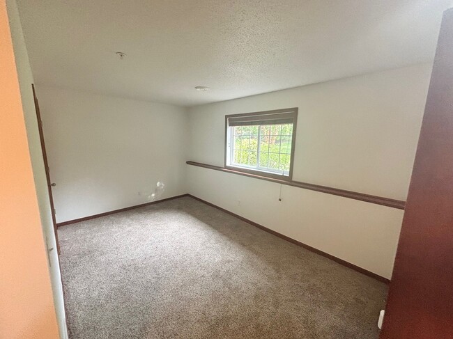 Building Photo - 15573 Junegrass Ln