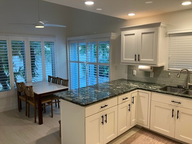 Building Photo - 333 Pelican Way