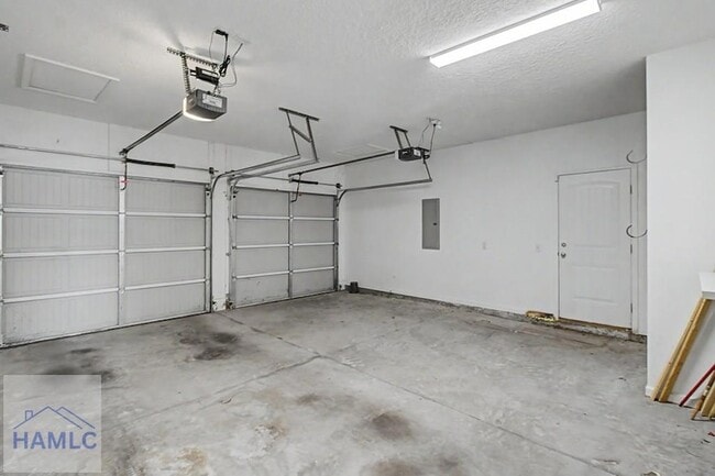 Building Photo - 976 Oak Crest Dr