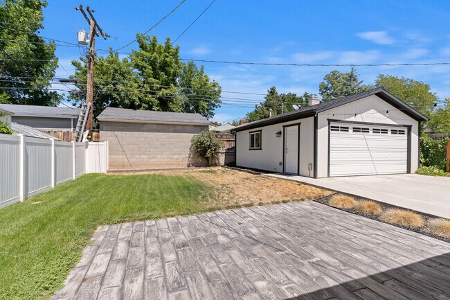 Building Photo - 1779 Ramona Ave