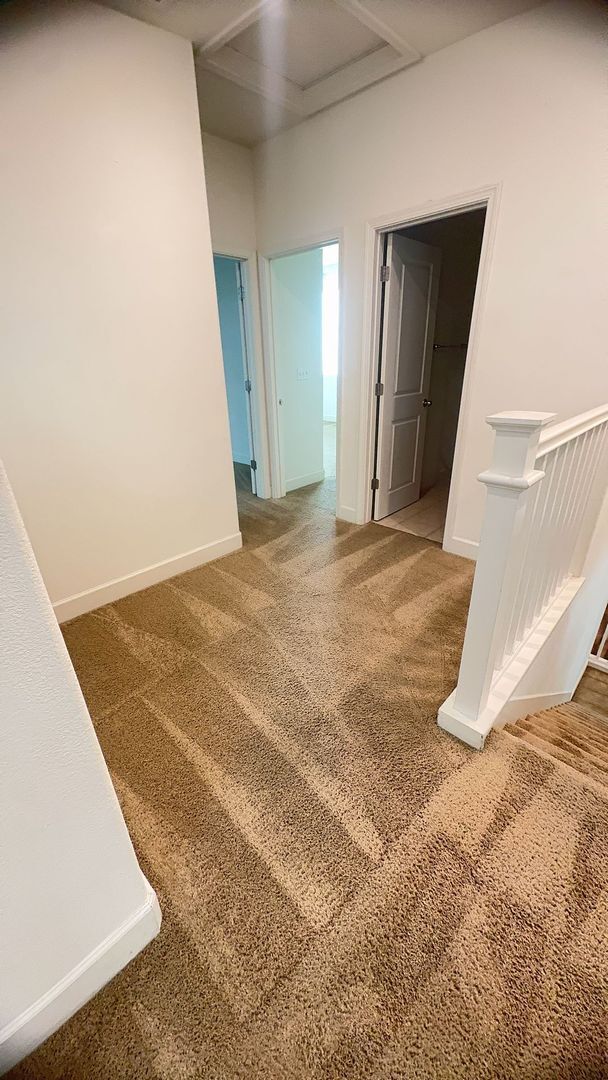 Building Photo - Beautiful spacious 3 bedroom 2/5 bathroom home.