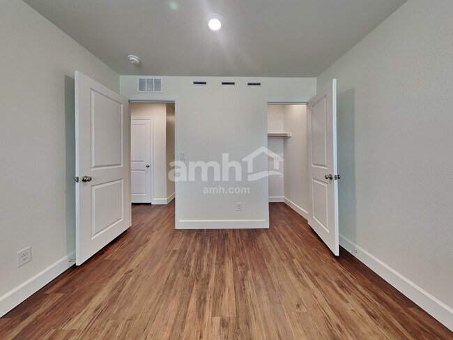 Building Photo - 8855 Brent Leaf Ave
